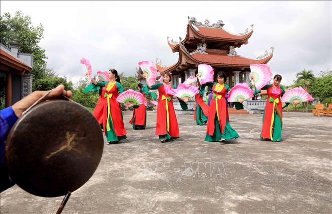   Bài 1: Đặc sắc chiếu chèo quê lúa