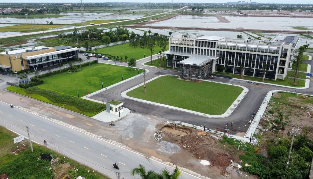   Bài 2: Khu công nghiệp - đô thị - dịch vụ tiên phong, kiểu mẫu