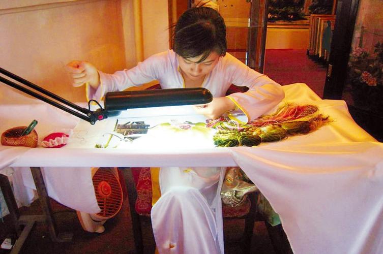   Tiếp tục đóng góp cho các nỗ lực thúc đẩy vai trò trung tâm của ASEAN