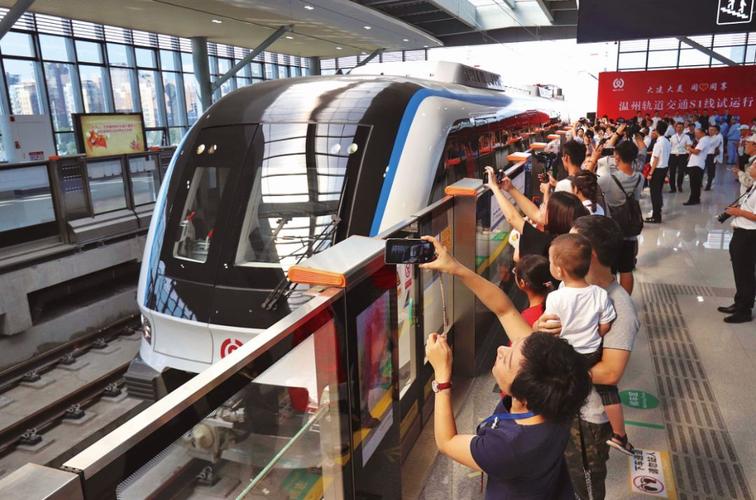   Đồng chí Nguyễn Hồng Diên, Ủy viên Trung ương Đảng, Phó Bí thư Tỉnh ủy, Chủ tịch Nh88 casino tỉnh kiểm tra sản xuất