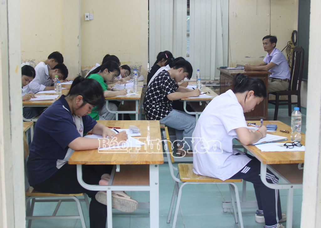   Kỳ thi tuyển sinh vào lớp 10 ở Nh880 diễn ra an toàn, nghiêm túc