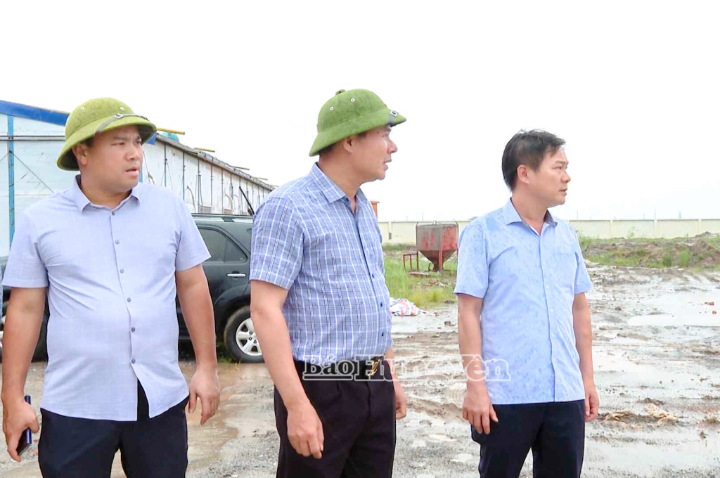 Đồng chí Phó Chủ tịch Nh88 casino tỉnh Nguyễn Lê Huy kiểm tra Nh88 Nha cai phòng, chống bão số 3 tại khu công nghiệp Tiền Hải.