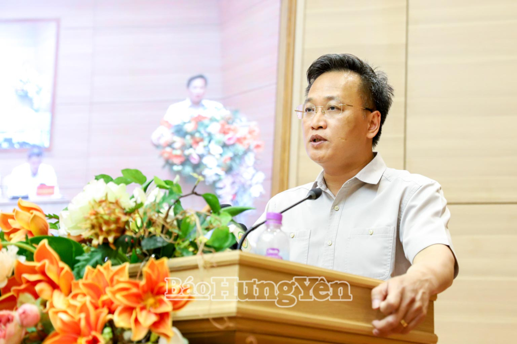 Đồng chí Nguyễn Hữu Nghĩa, Ủy viên Ban Chấp hành Trung ương Đảng, Bí thư Tỉnh ủy phát biểu tại hội nghị.