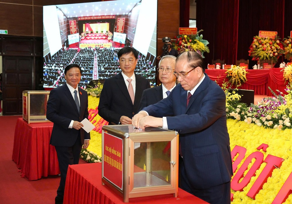   Đại biểu tham dự Đại hội đại biểu Đảng bộ tỉnh lần thứ I, nhiệm kỳ 2025 - 2030 ủng hộ đồng bào khắc phục thiệt hại do cơn bão số 10 gây ra