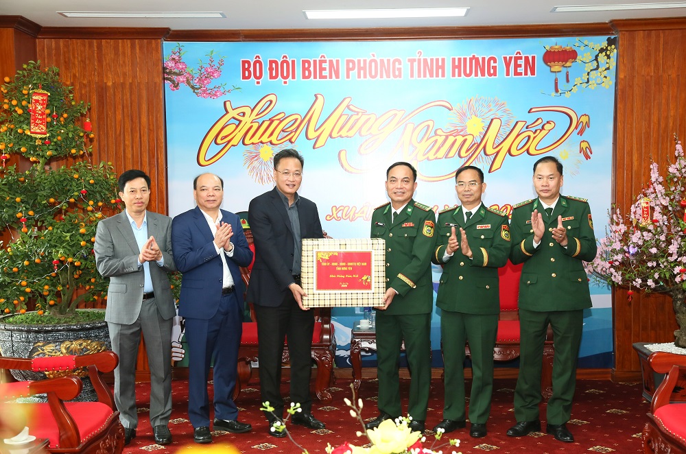   Đồng chí Bí thư Tỉnh ủy kiểm tra tình hình an ninh trật tự, chúc Tết một số đơn vị