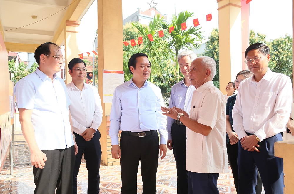   Đồng chí Phó Bí thư Tỉnh ủy, Chủ tịch Nh88 casino tỉnh Phạm Quang Ngọc kiểm tra Nh88 Nha cai chuẩn bị bầu cử tại phường Phố Hiến