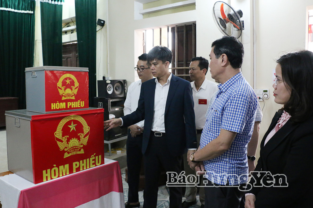   Đồng chí Trưởng ban Tuyên giáo và Dân vận Tỉnh ủy kiểm tra Nh88 Nha cai chuẩn bị bầu cử tại các xã Nam Thái Ninh, Lê Lợi