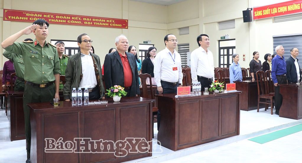   Đồng chí Phạm Văn Khuê, Ủy viên Ban Thường vụ Tỉnh ủy, Trưởng ban Tổ chức Tỉnh ủy dự lễ khai mạc bầu cử tại xã Nguyễn Văn Linh