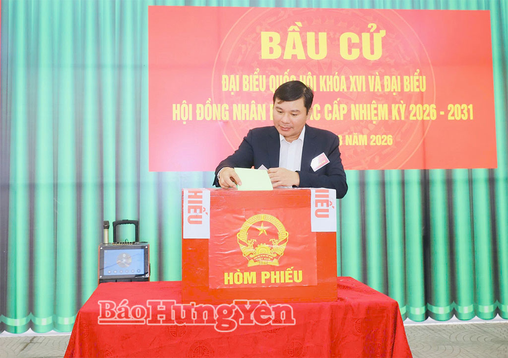   Đồng chí Phó Chủ tịch Thường trực Nh88 casino tỉnh Nguyễn Lê Huy dự lễ khai mạc bầu cử  tại xã Hưng Hà