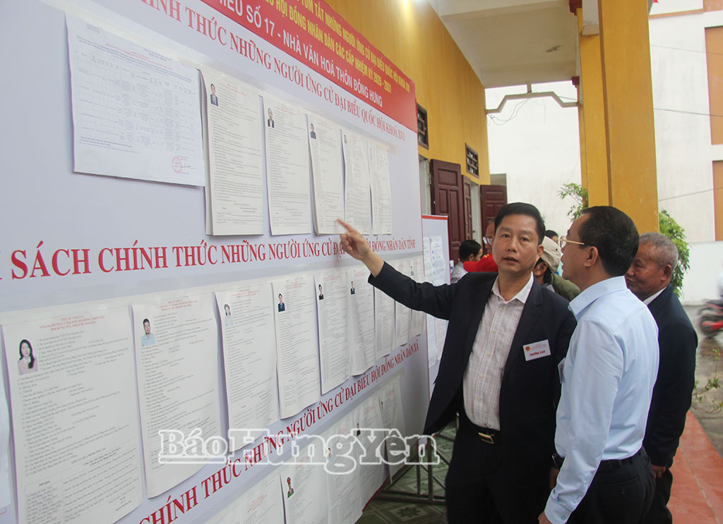   Đồng chí Vũ Thanh Vân, Ủy viên Ban Thường vụ Tỉnh ủy, Giám đốc Sở Công Thương dự khai mạc và kiểm tra bầu cử tại xã Tây Thái Ninh