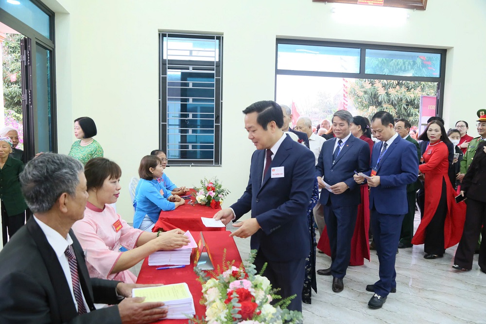   Đồng chí Phó Bí thư Tỉnh ủy, Chủ tịch Nh88 casino tỉnh Phạm Quang Ngọc dự khai mạc bầu cử tại Khu vực bỏ phiếu số 16, xã Quỳnh Phụ