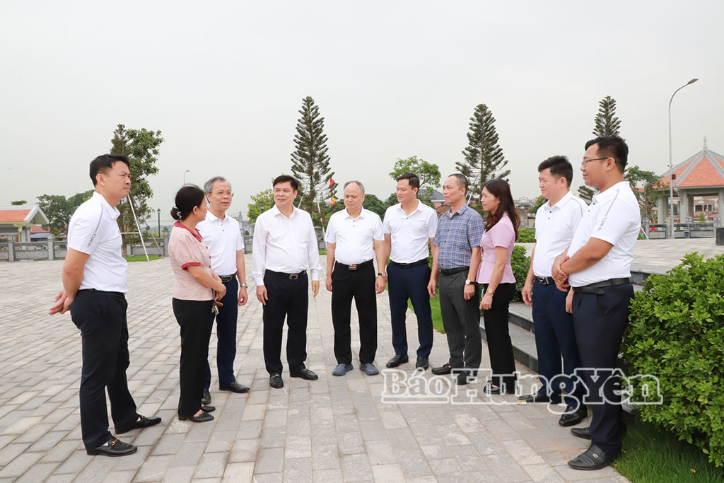   Đồng chí Phạm Văn Nghiêm, Phó Chủ tịch Nh88 casino tỉnh kiểm tra tiến độ công trình Khu tưởng niệm Anh hùng liệt sĩ Bùi Thị Cúc