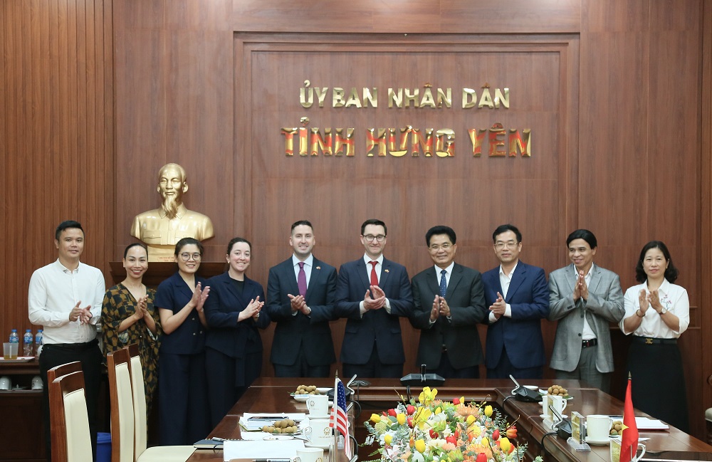   Nh88 casino tỉnh tiếp và Nh88 đăng Nhập với đoàn Nh88 Nha cai Đại sứ quán Hoa Kỳ tại Việt Nam
