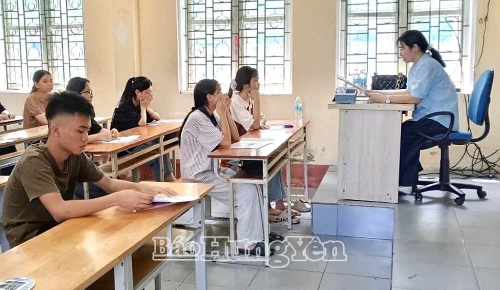   Nh880: Hơn 42 nghìn thí sinh đến làm thủ tục dự thi tuyển sinh vào lớp 10 THPT công lập năm học 2026 - 2027