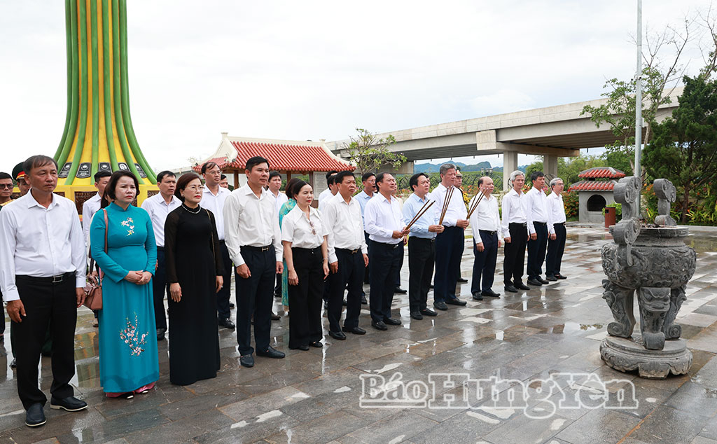   Đoàn đại biểu Tỉnh ủy, Nh88 - Cá Cược Mỗi Ngày - Nh88 vip Liền Tay, Nh88 casino, Nh88 com Nh88 vip Việt Nam tỉnh Nh880 dâng hương, dâng hoa tưởng niệm các anh hùng liệt sĩ tại tỉnh Quảng Trị và Hà Tĩnh