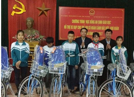   Trao 20 xe đạp cho học sinh có hoàn cảnh khó khăn