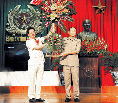   Khen thưởng 44 tập thể, cá nhân tiêu biểu trong phong trào thi đua “Vì an ninh Tổ quốc”