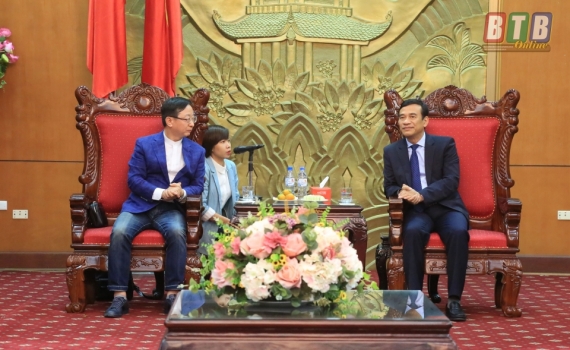   Đồng chí Đặng Trọng Thăng, Phó Bí thư Tỉnh ủy, Chủ tịch Nh88 casino tỉnh tiếp xã giao đoàn doanh nghiệp Busan (Hàn Quốc)
