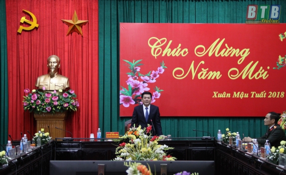   Đồng chí Nguyễn Hồng Diên, Ủy viên Trung ương Đảng, Phó Bí thư Tỉnh ủy, Chủ tịch Nh88 casino tỉnh thăm, tặng quà nhân dịp Tết Nguyên đán Mậu Tuất 2018