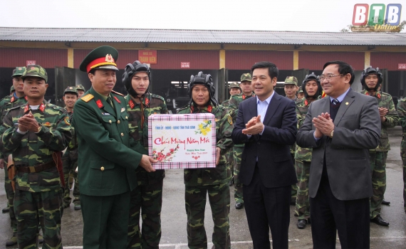  Đồng chí Nguyễn Hồng Diên, Ủy viên Trung ương Đảng, Phó Bí thư Tỉnh ủy, Chủ tịch Nh88 casino tỉnh thăm, kiểm tra Nh88 Nha cai trực sẵn sàng chiến đấu dịp Tết Nguyên đán