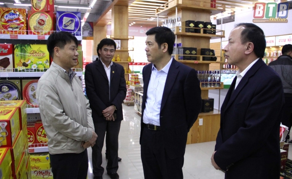  Kiểm tra thị trường hàng hóa phục vụ Tết Nguyên đán