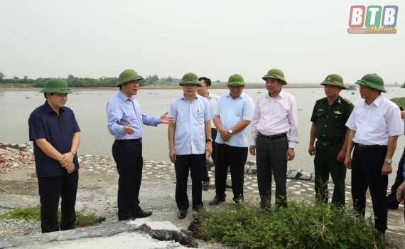   Đồng chí Nguyễn Hồng Diên, Ủy viên Trung ương Đảng, Bí thư Tỉnh ủy, Chủ tịch Nh88 - Cá Cược Mỗi Ngày - Nh88 vip Liền Tay tỉnh kiểm tra, chỉ đạo Nh88 Nha cai phòng, chống bão số 5 và siêu bão Mangkhut
