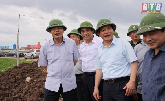   Bộ trưởng Bộ Nông nghiệp và Nh883 nông thôn kiểm tra Nh88 Nha cai ứng phó với bão số 3 tại Thái Bình