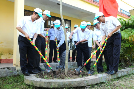   Mít tinh hưởng ứng Chiến dịch làm cho thế giới sạch hơn năm 2014