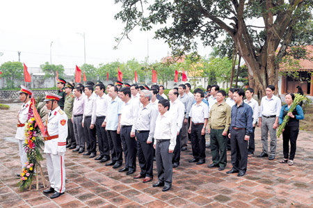   Viếng liệt sĩ, dâng hương tưởng niệm Chủ tịch Hồ Chí Minh, Nh881 Nguyễn Ðức Cảnh và Ðại tướng Hoàng Văn Thái
