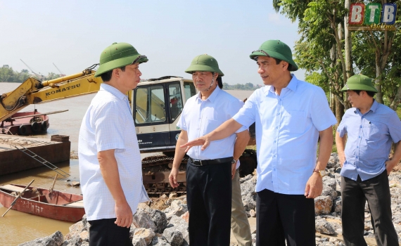   Đồng chí Đặng Trọng Thăng, Phó Bí thư thường trực Tỉnh ủy, Chủ tịch Nh88 casino tỉnh kiểm tra Nh88 Nha cai phòng chống siêu bão Mangkhut