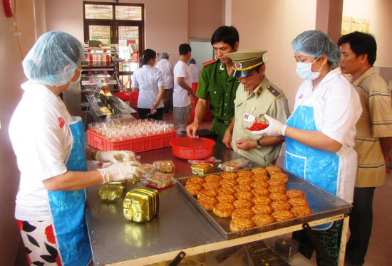   Đảm bảo an toàn vệ sinh thực phẩm tết Trung thu năm 2015