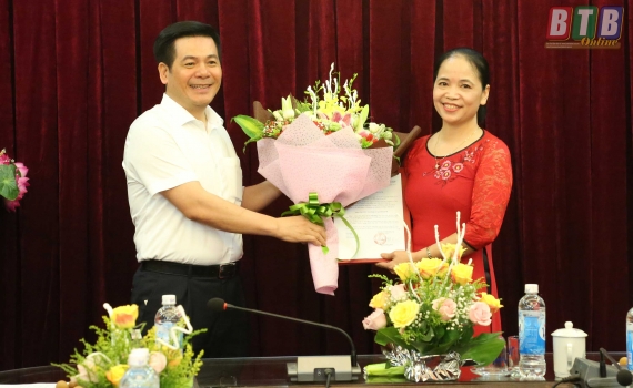  Trao quyết định điều động, bổ nhiệm Phó Trưởng ban Tổ chức Tỉnh ủy