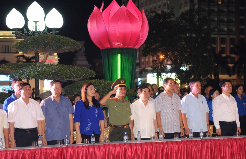   Lễ thắp nến tri ân các anh hùng liệt sĩ tại Đền thờ Liệt sĩ tỉnh