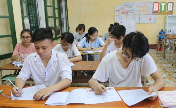   Thí sinh đăng ký thi vào lớp 10 THPT năm học 2018 - 2019 tăng hơn 3.000 học sinh