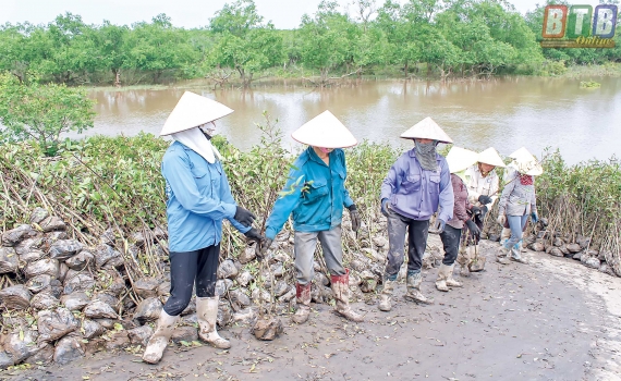   Tích cực bảo vệ chủ quyền an ninh biên giới vùng biển