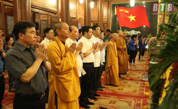   Lễ tưởng niệm, thắp nến tri ân các anh hùng liệt sỹ