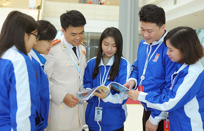   Để thanh niên không bị cuốn theo thông tin sai lệch