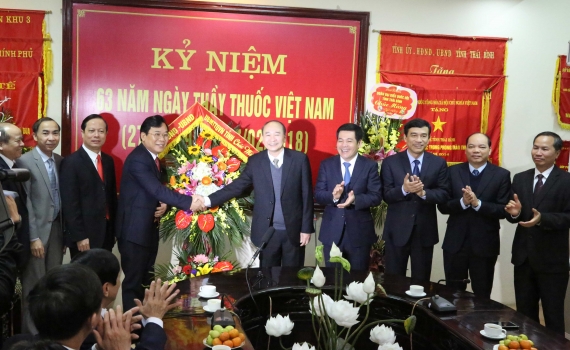   Các Nh881 lãnh đạo tỉnh đi thăm, chúc mừng các đơn vị y tế nhân ngày Thầy thuốc Việt Nam
