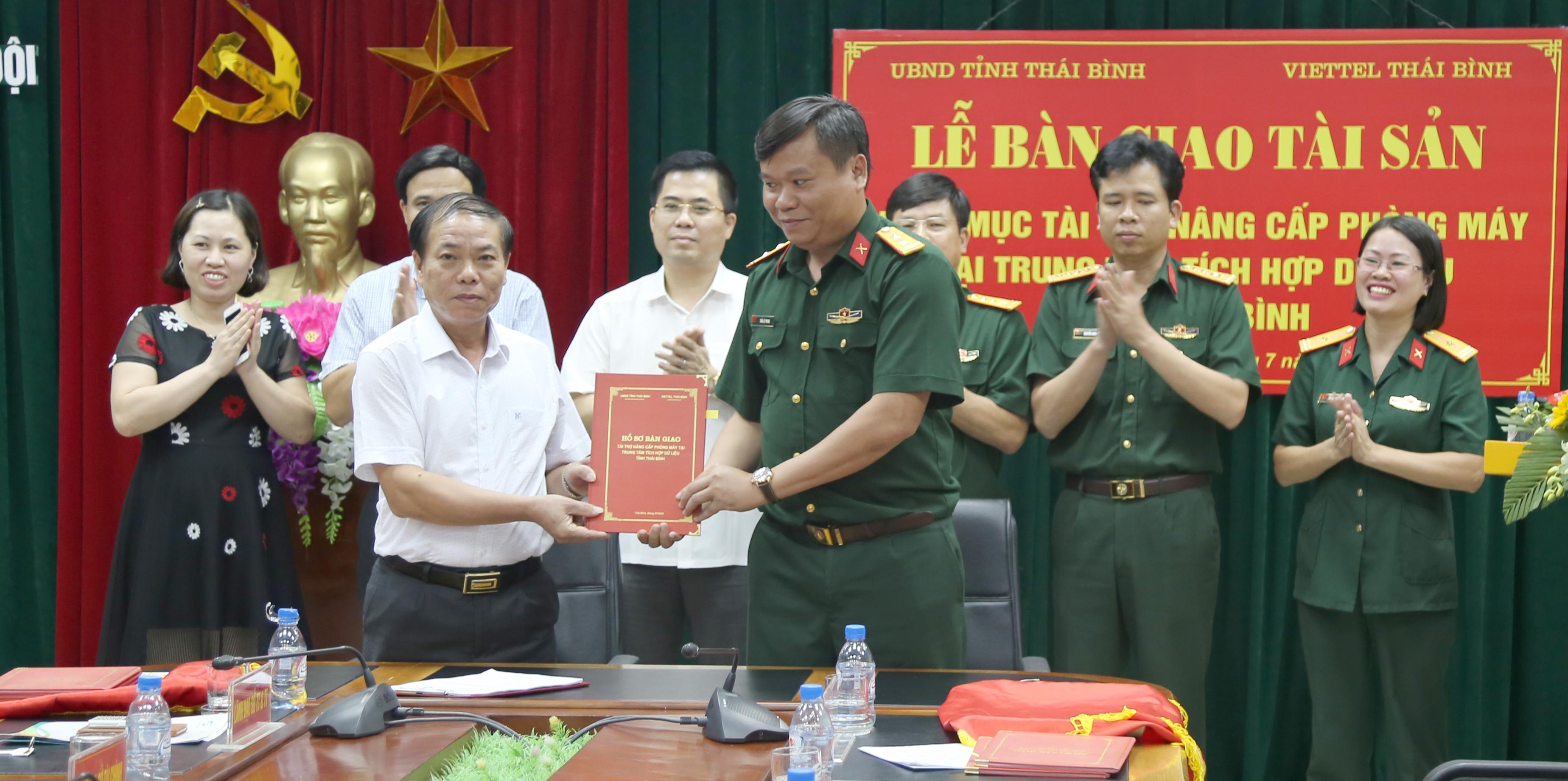   Lễ bàn giao tài sản nâng cấp tại Trung tâm tích hợp dữ liệu tỉnh