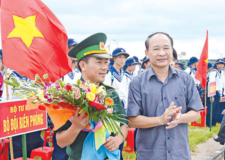   Tưng bừng lễ giao nhận quân đợt 2 năm 2015