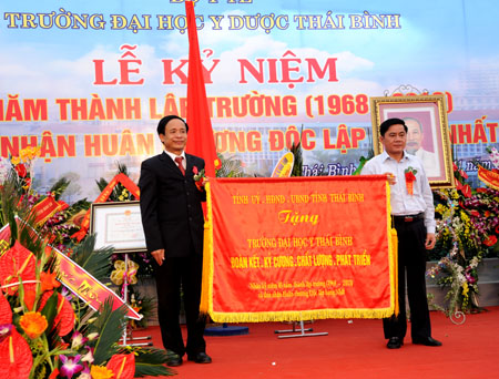   Trường Đại học Y Dược Thái Bình Kỷ niệm 45 năm thành lập và đón nhận Huân chương Độc lập hạng Nhất
