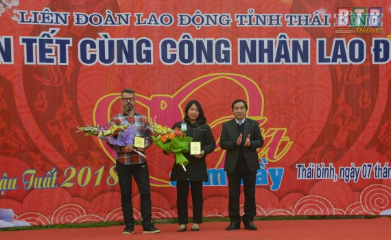   Tổ chức “Tết sum vầy” cho công nhân viên chức lao động