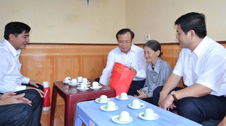   Đồng chí Phạm Quang Nghị - Ủy viên Bộ Chính trị, Bí thư Thành ủy Hà Nội và Đoàn kiểm tra của Bộ Chính trị Nh88 đăng Nhập tại tỉnh ta