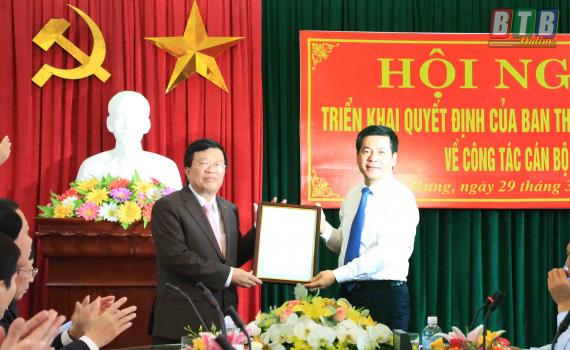   Nh883 và trao quyết định luân chuyển, điều động cán bộ