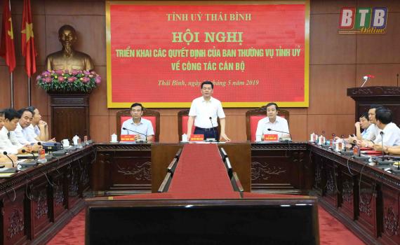   Trao quyết định điều động, bổ nhiệm cán bộ