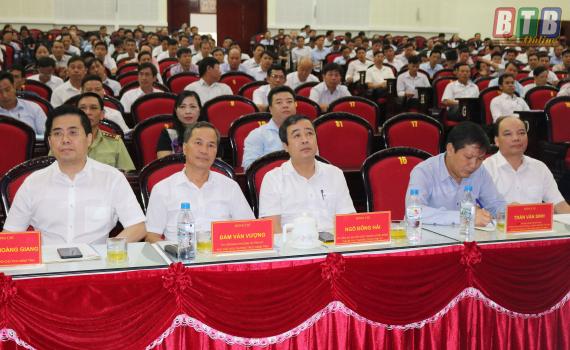   42 tập thể và cá nhân được khen thưởng trong thực hiện cuộc vận động “Người Việt Nam ưu tiên dùng hàng Việt Nam”