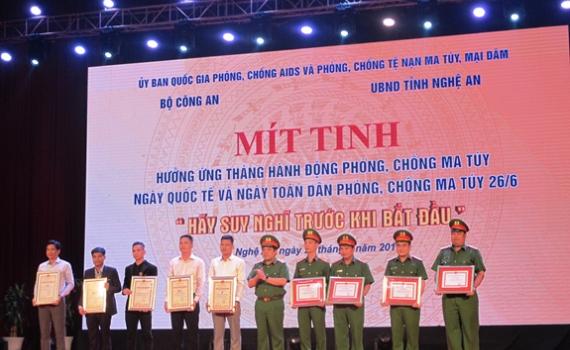   Mít tinh hưởng ứng tháng hành động phòng, chống ma túy