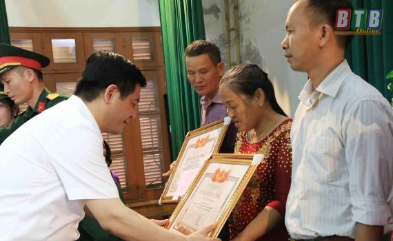  Trao 19 Bằng Tổ quốc ghi công cho thân nhân gia đình liệt sĩ