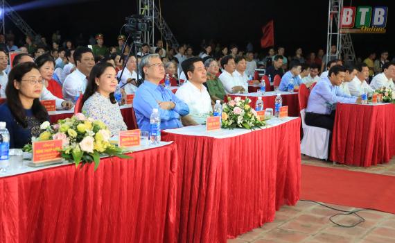   Đồng chí Trần Quốc Vượng, Ủy viên Bộ Chính trị, Thường trực Ban Bí thư dự lễ khánh thành Khu lưu niệm Nhà bác học Lê Quý Đôn