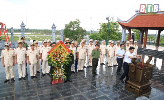   Viếng liệt sĩ, dâng hương tưởng niệm Chủ tịch Hồ Chí Minh, Nh881 Nguyễn Đức Cảnh